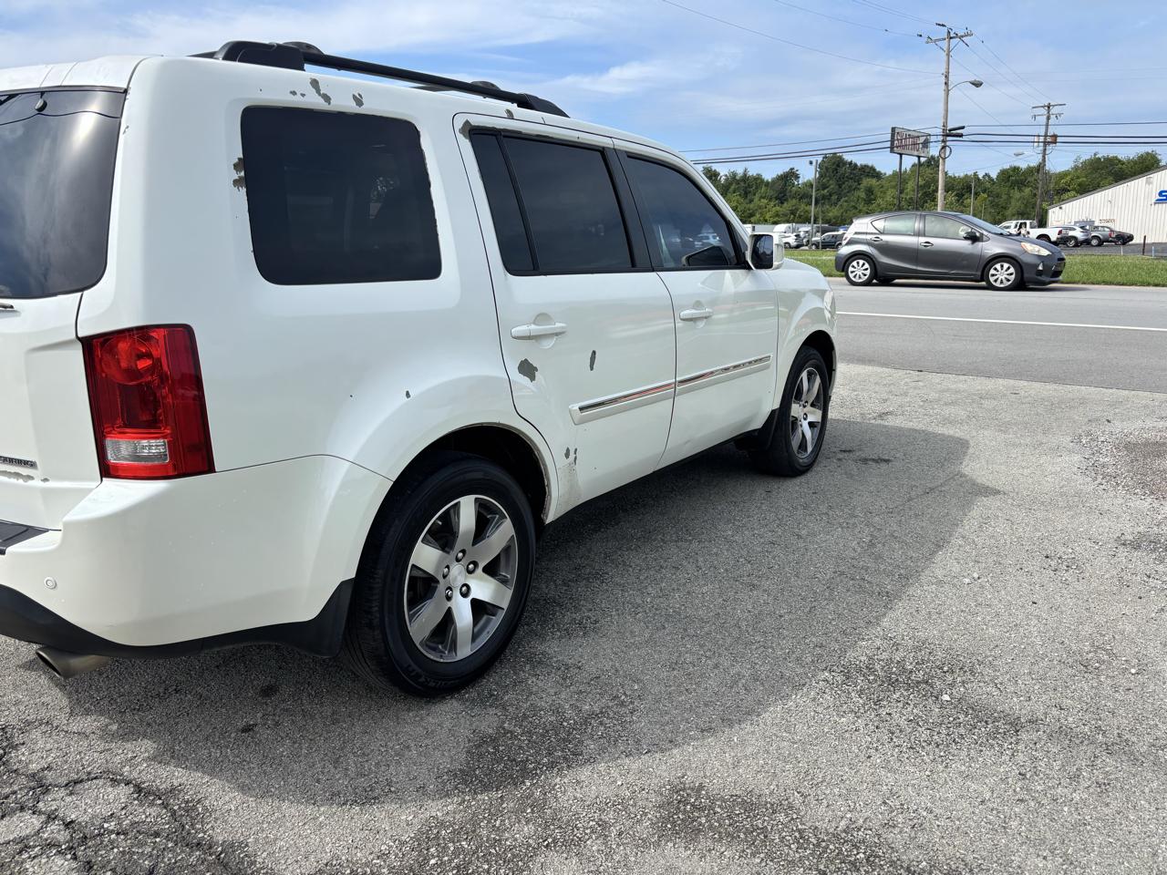 Honda Pilot 2WD 4dr Touring w/RES & Navi 2015