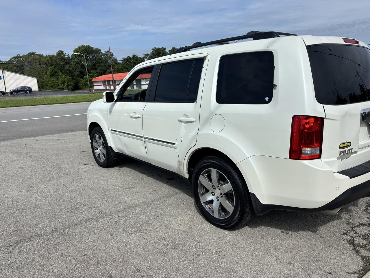 Honda Pilot 2WD 4dr Touring w/RES & Navi 2015