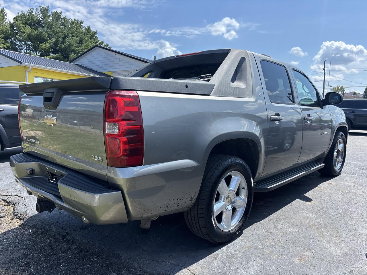 Chevrolet Avalanche 4WD Crew Cab 130" LT w/1LT 2009