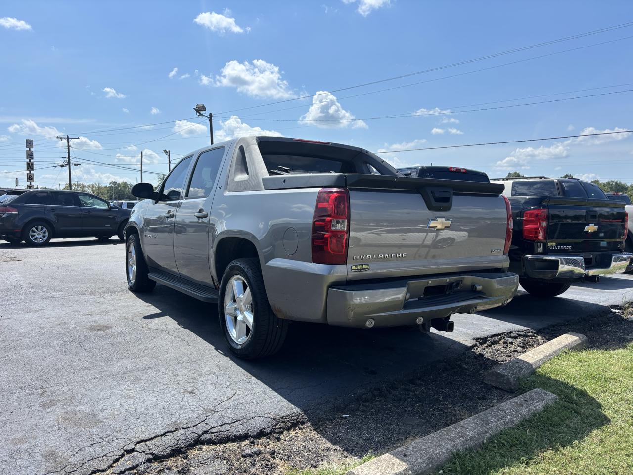 Chevrolet Avalanche 4WD Crew Cab 130" LT w/1LT 2009