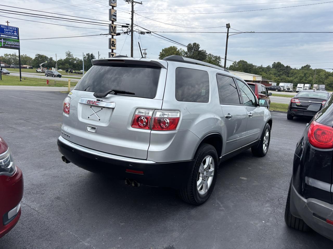 GMC Acadia FWD 4dr SLE 2011