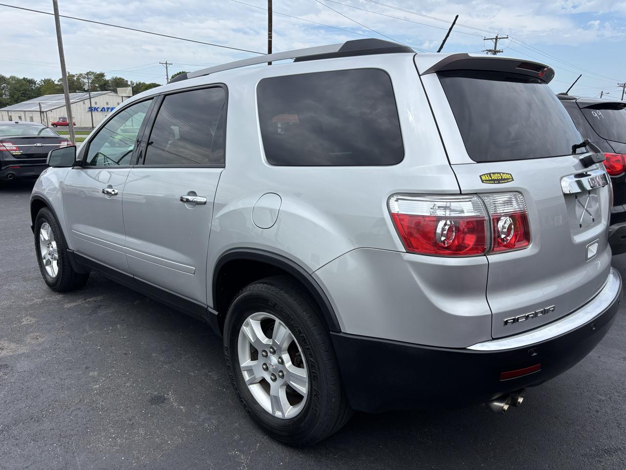 GMC Acadia FWD 4dr SLE 2011