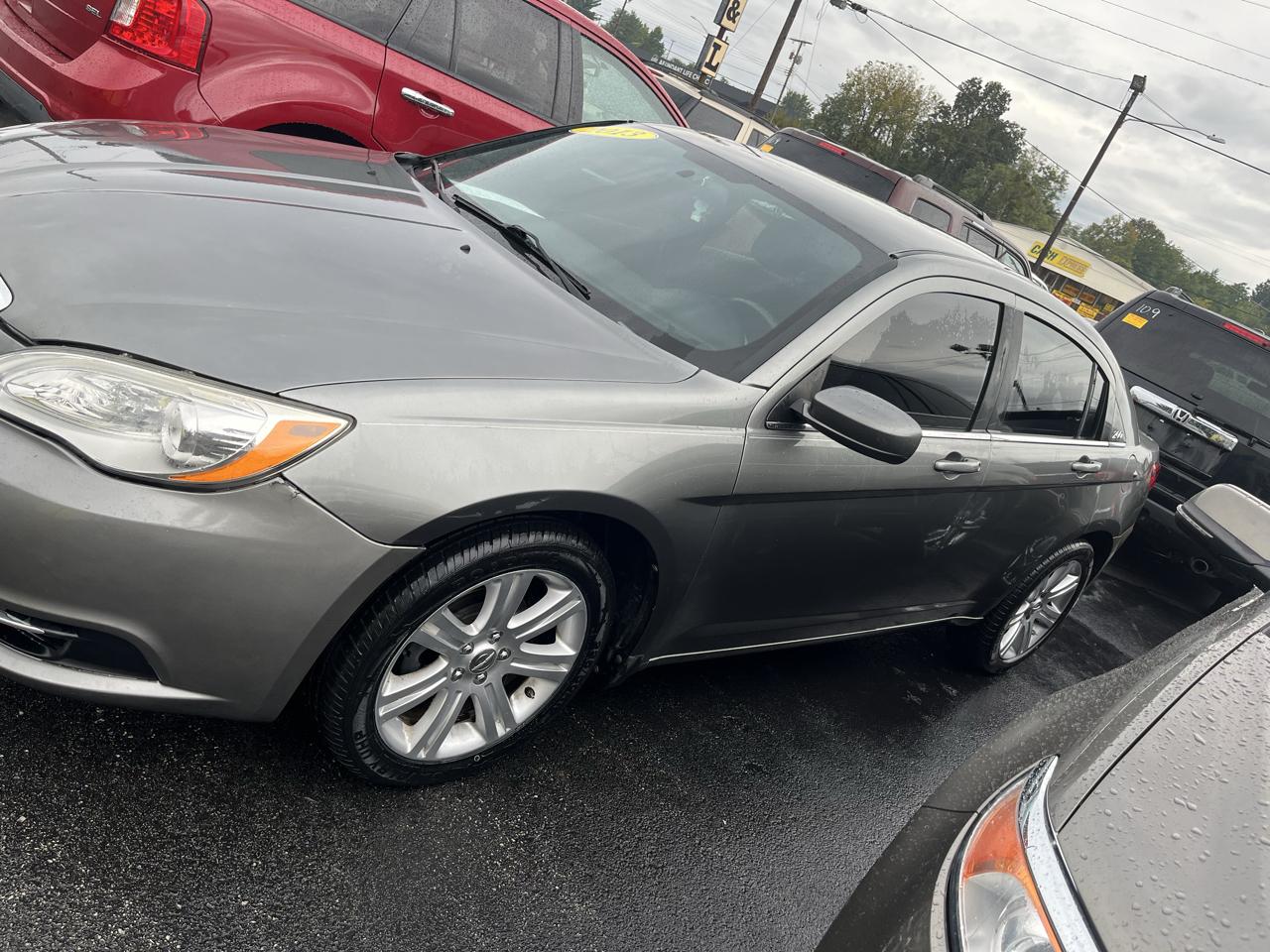 Chrysler 200 4dr Sdn Touring 2013