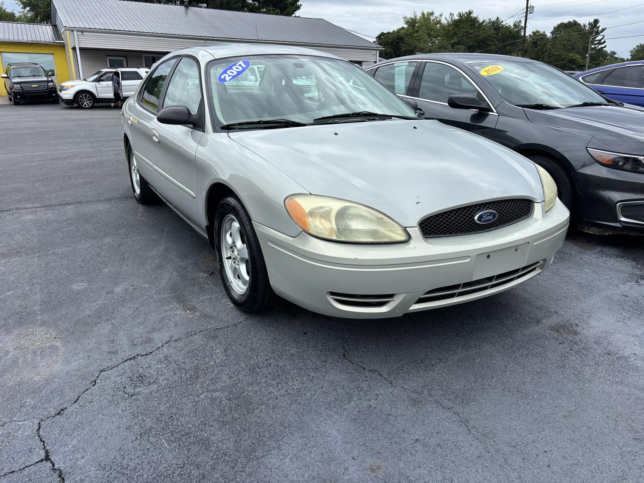 Ford Taurus 4dr Sdn SE 2007
