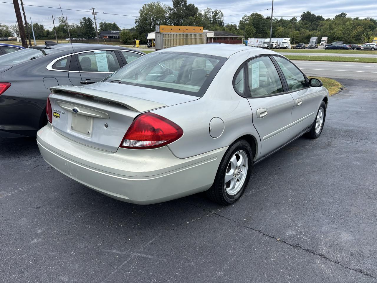 Ford Taurus 4dr Sdn SE 2007