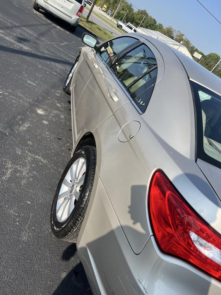 Chrysler 200 4dr Sdn Touring 2013