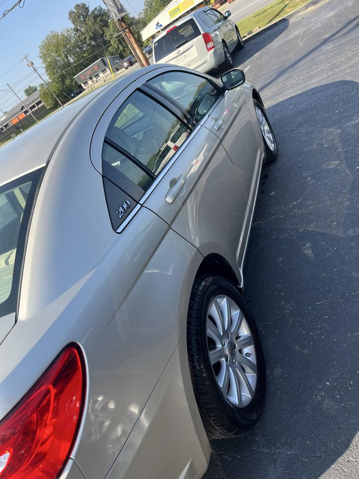 Chrysler 200 4dr Sdn Touring 2013