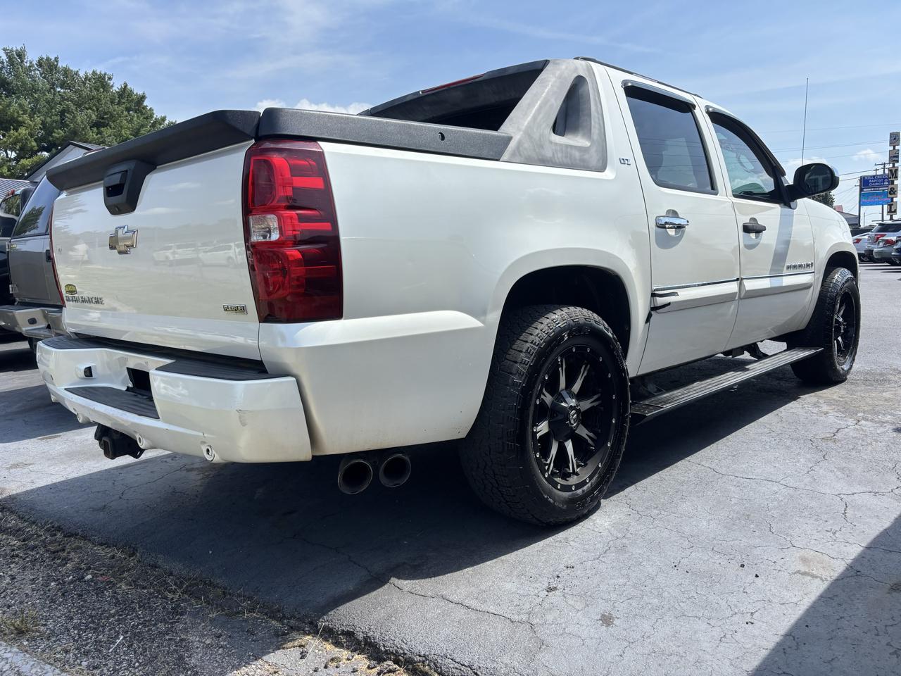 Chevrolet Avalanche 4WD Crew Cab 130" LTZ 2008
