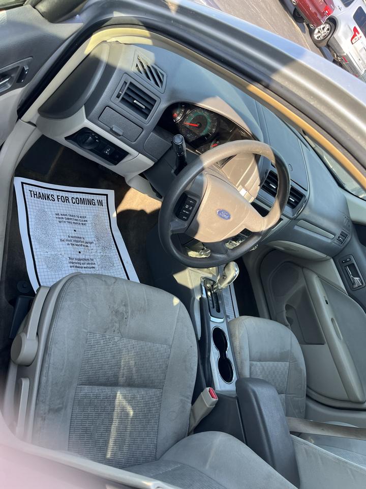 Ford Fusion 4dr Sdn S FWD 2011