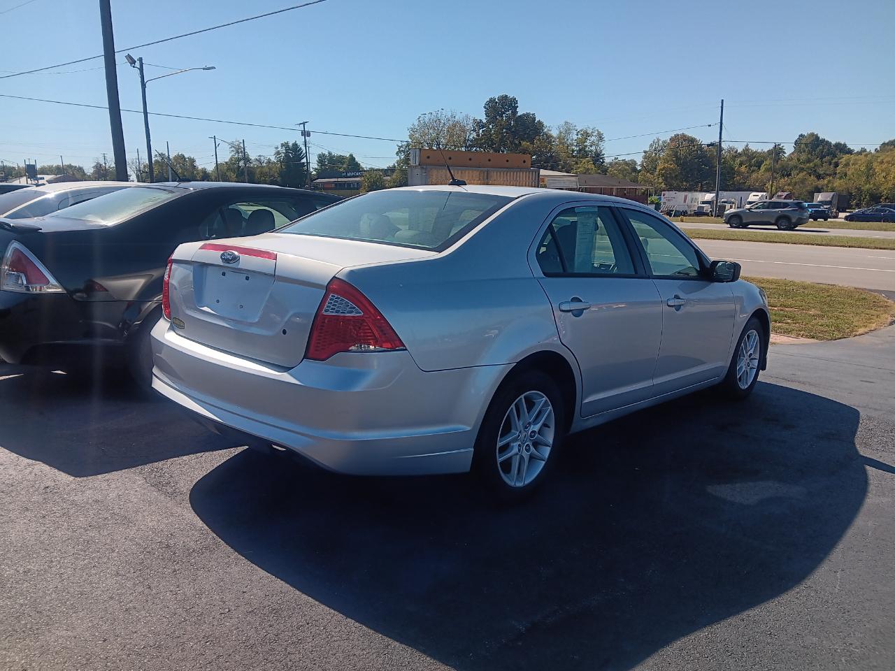 Ford Fusion 4dr Sdn S FWD 2011