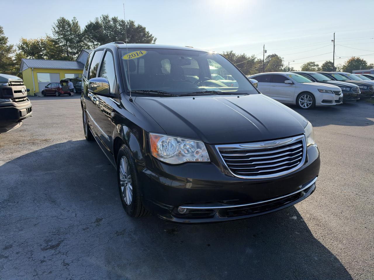Chrysler Town & Country 4dr Wgn Touring-L 30th Anniversary 2014