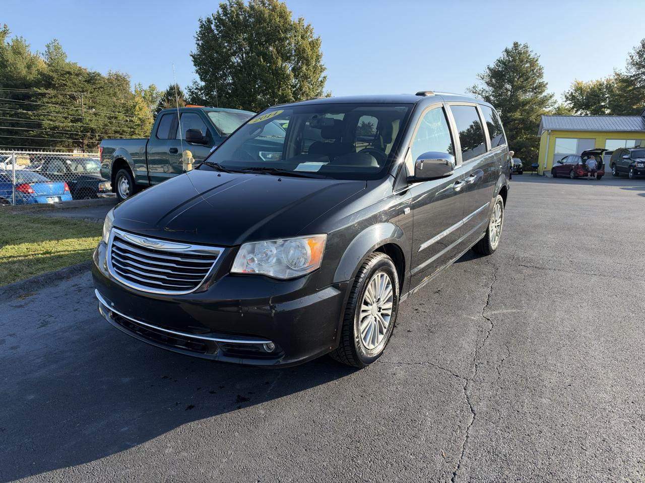 Chrysler Town & Country 4dr Wgn Touring-L 30th Anniversary 2014
