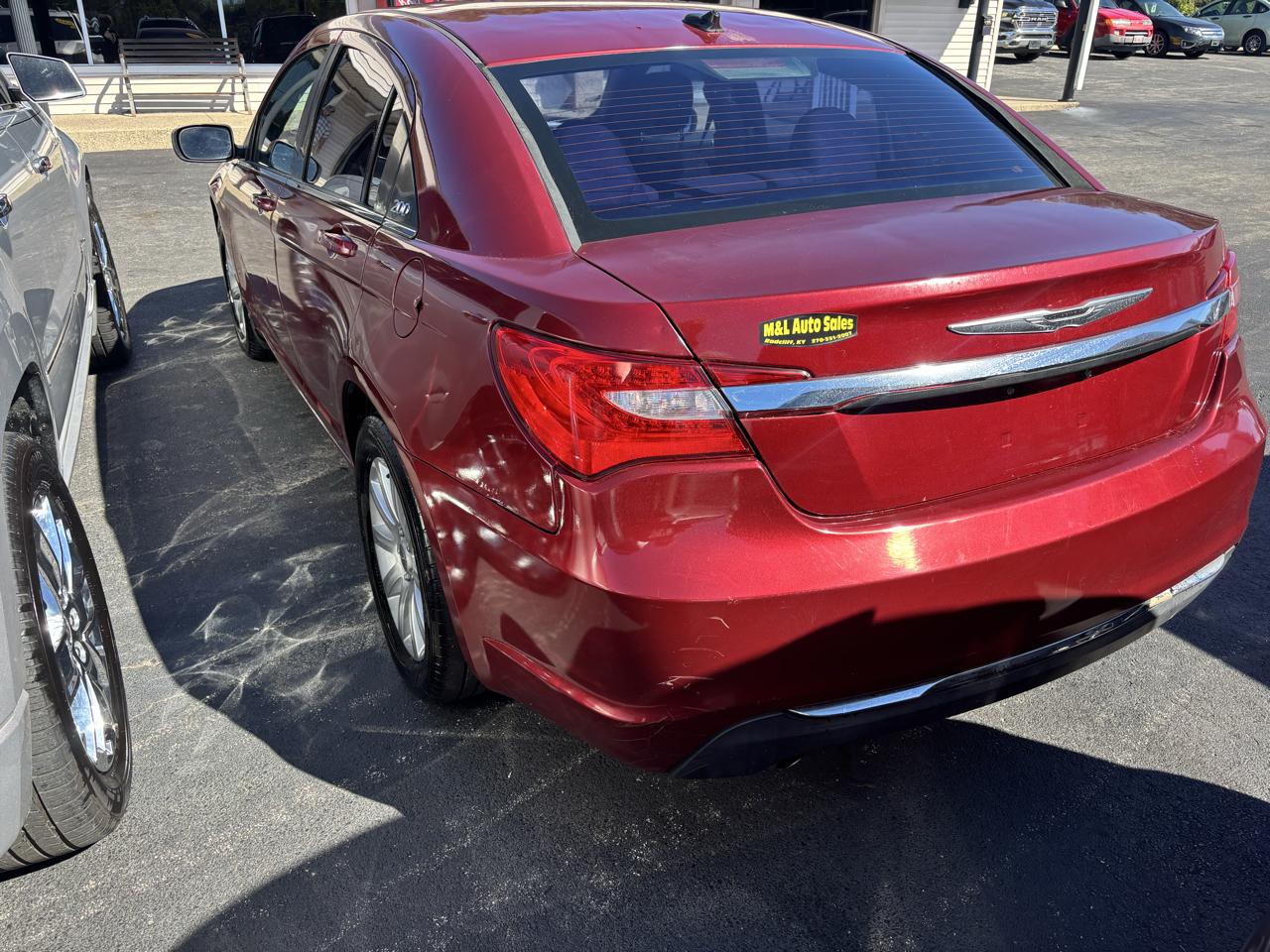 Chrysler 200 4dr Sdn Touring 2012