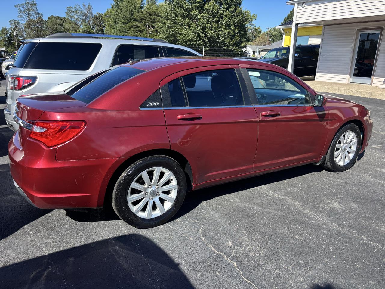 Chrysler 200 4dr Sdn Touring 2012