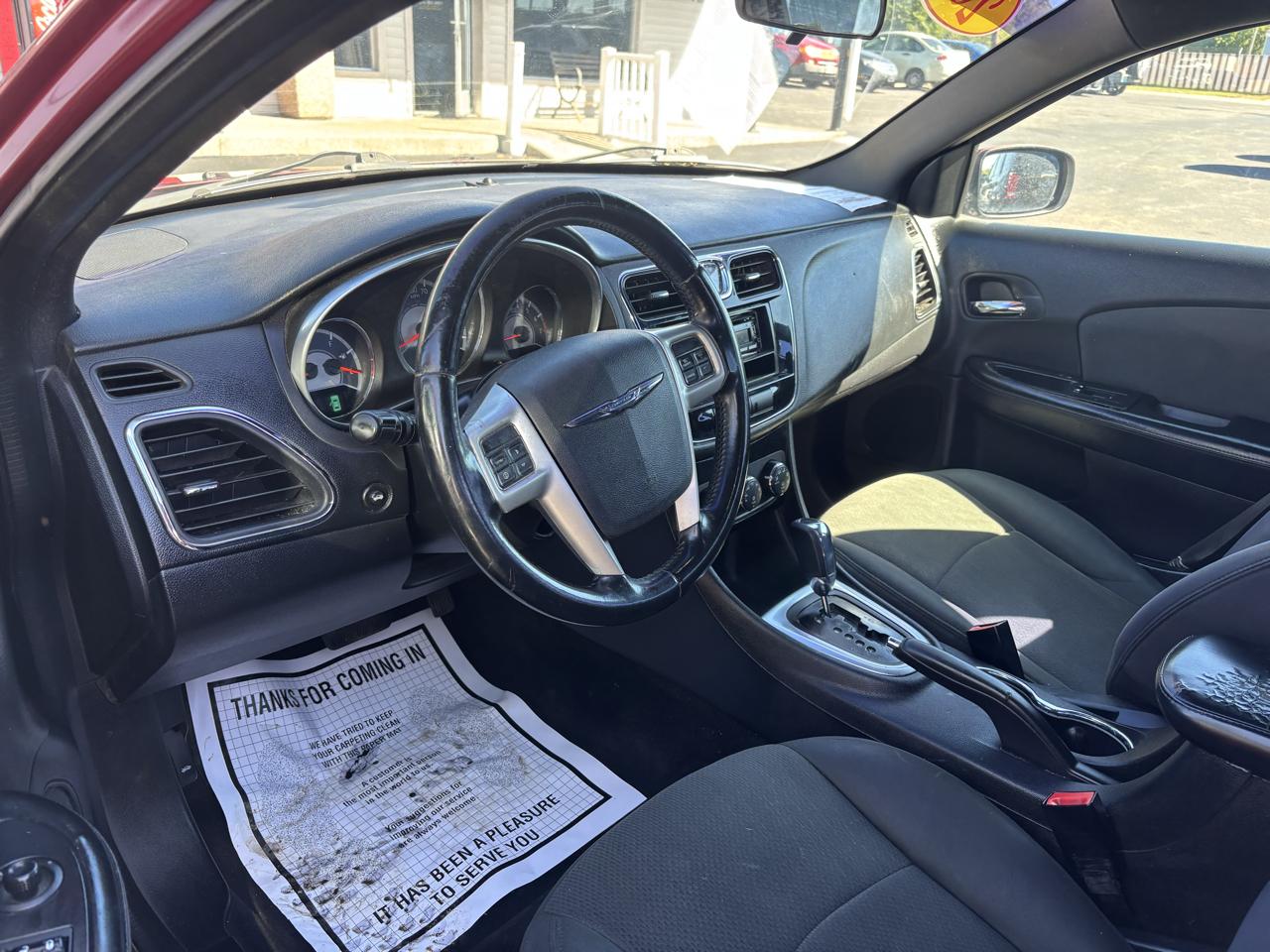 Chrysler 200 4dr Sdn Touring 2012