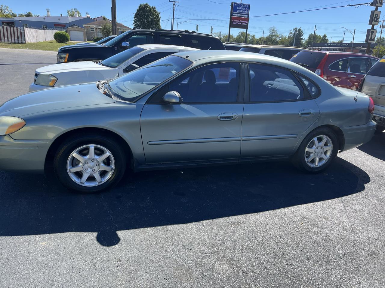 Ford Taurus 4dr Sdn SEL 2005