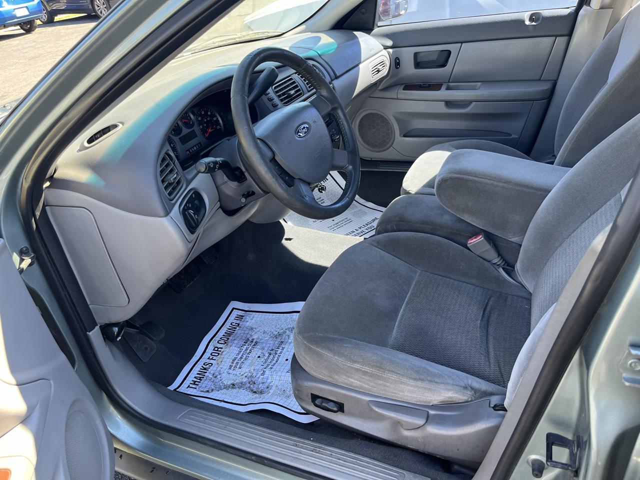 Ford Taurus 4dr Sdn SEL 2005