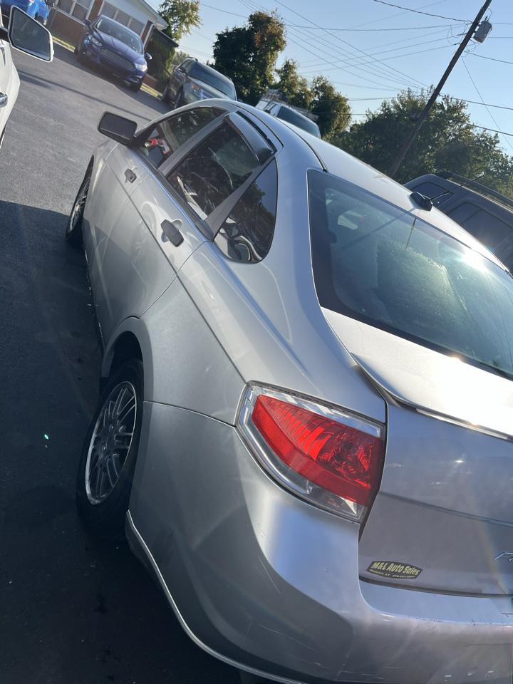 Ford Focus 4dr Sdn SE 2010