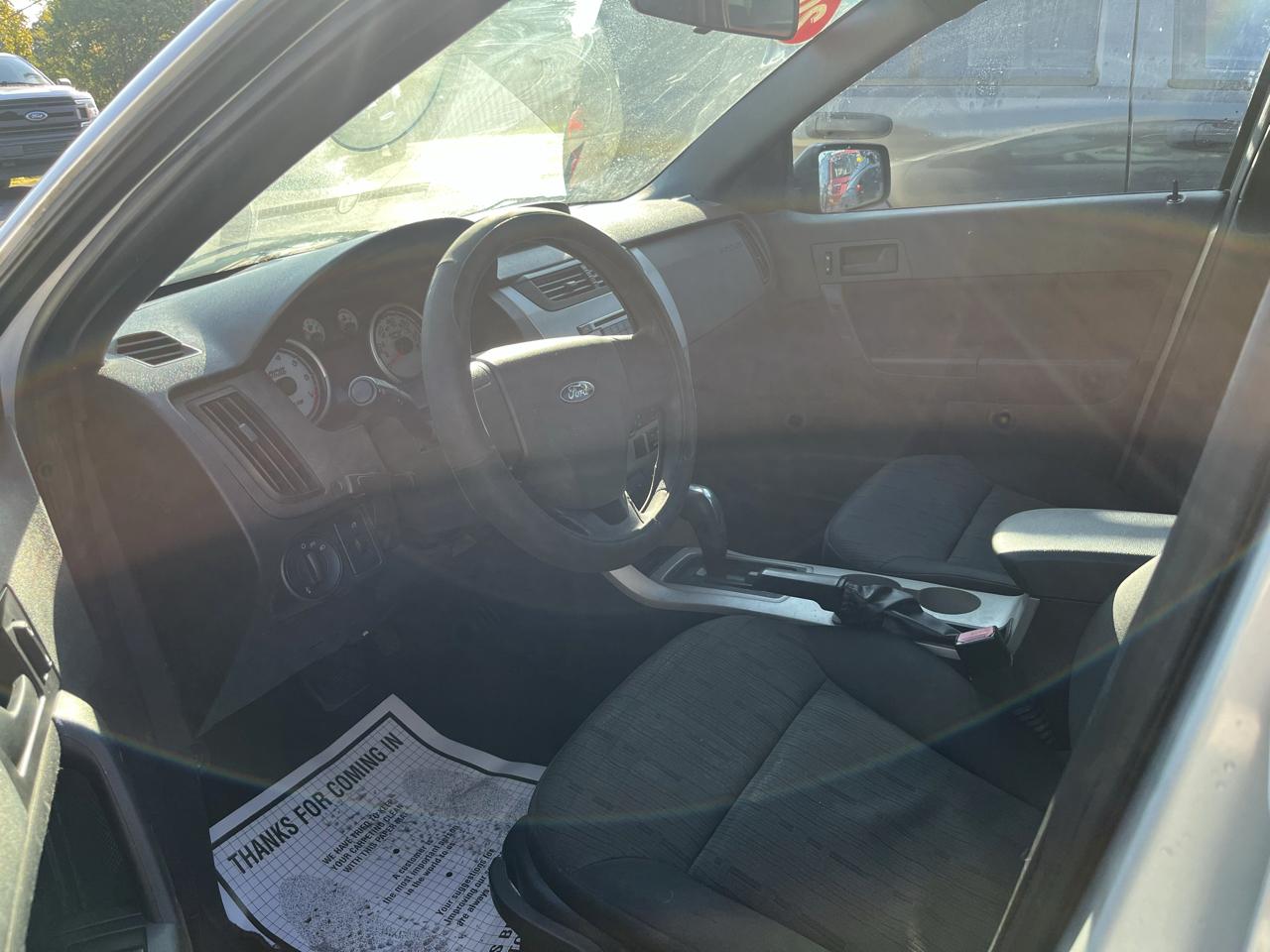Ford Focus 4dr Sdn SE 2010