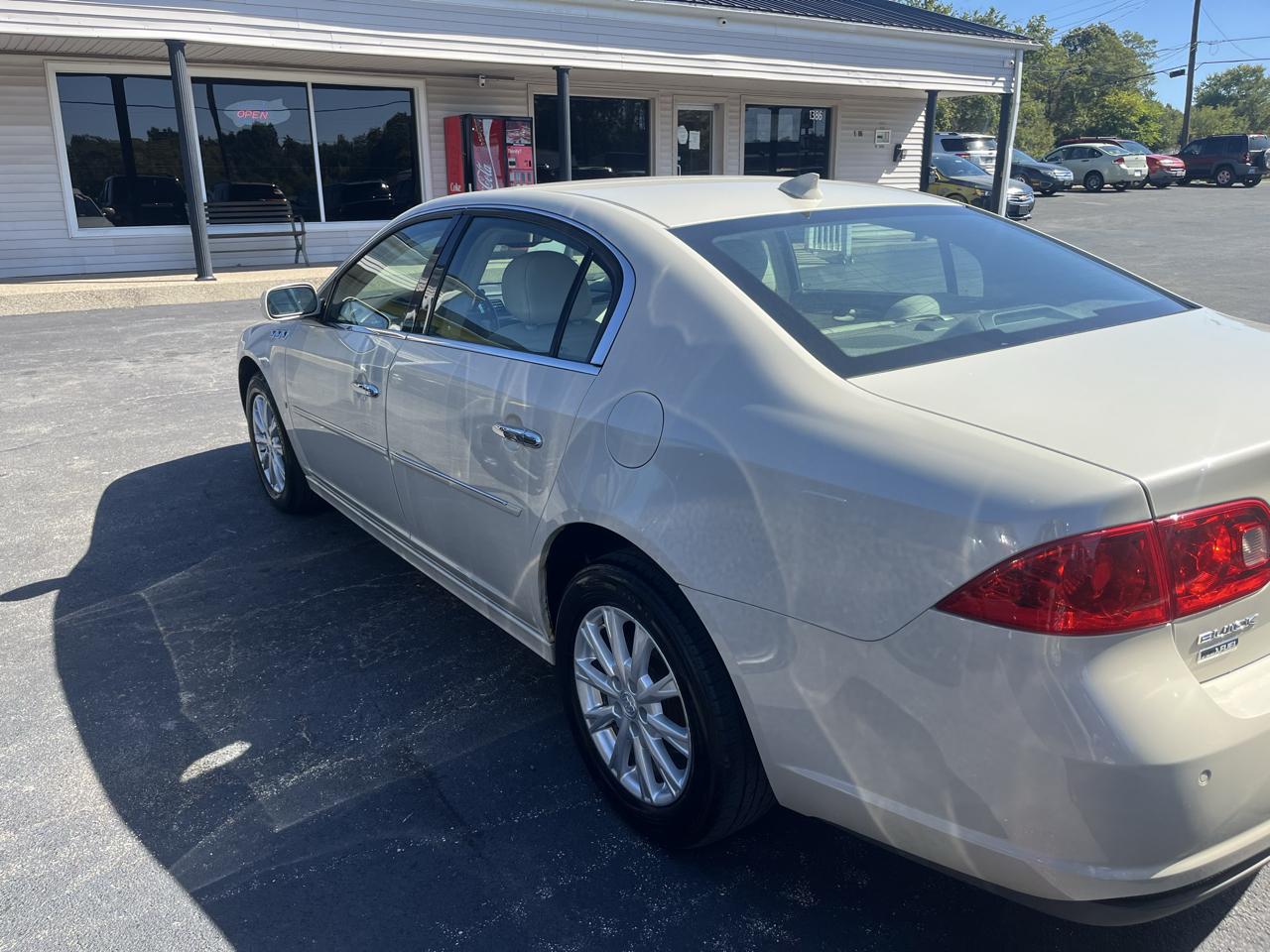 Buick Lucerne 4dr Sdn CXL 2010