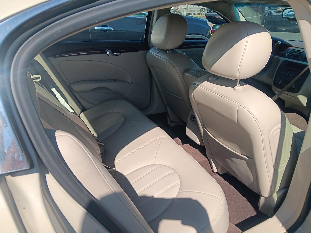 Buick Lucerne 4dr Sdn CXL 2010