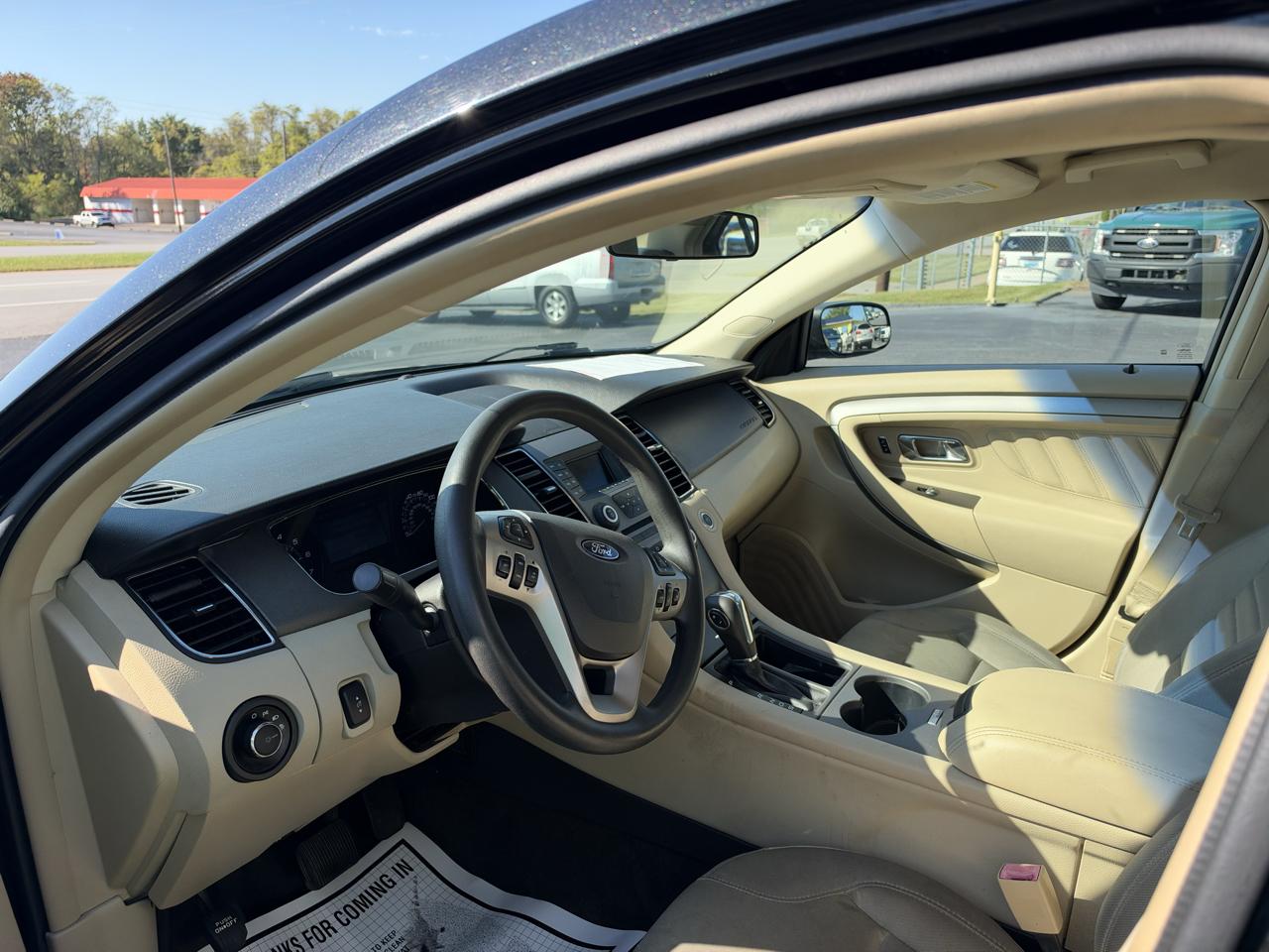 Ford Taurus 4dr Sdn SE FWD 2015