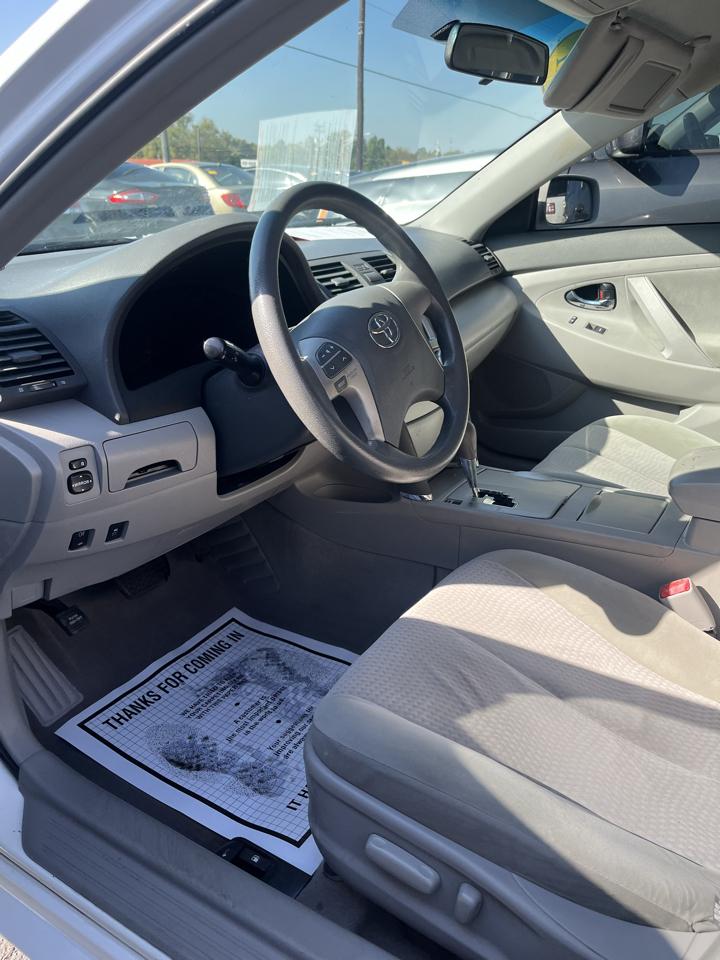 Toyota Camry 4dr Sdn I4 Man LE (Natl) 2011