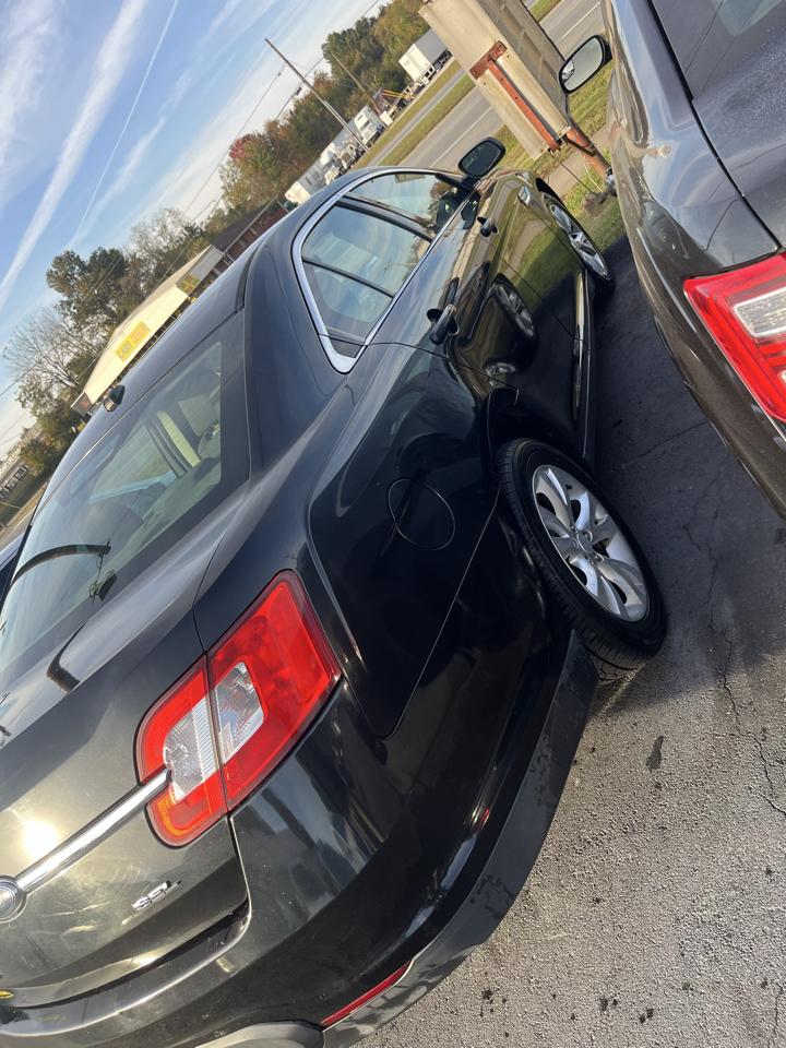 Ford Taurus 4dr Sdn SEL FWD 2010