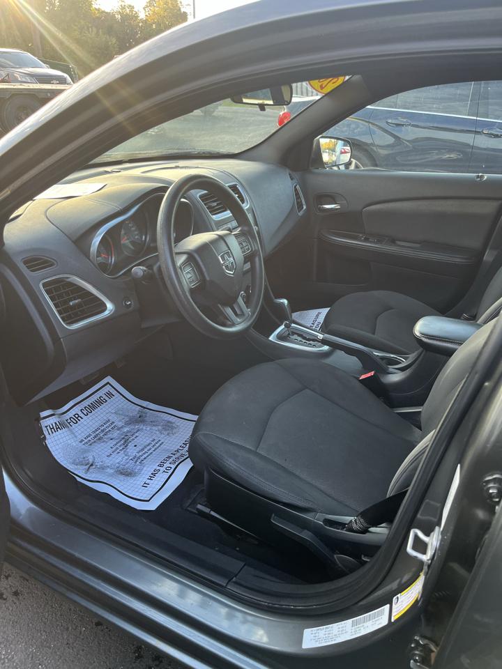 Dodge Avenger 4dr Sdn SE 2012