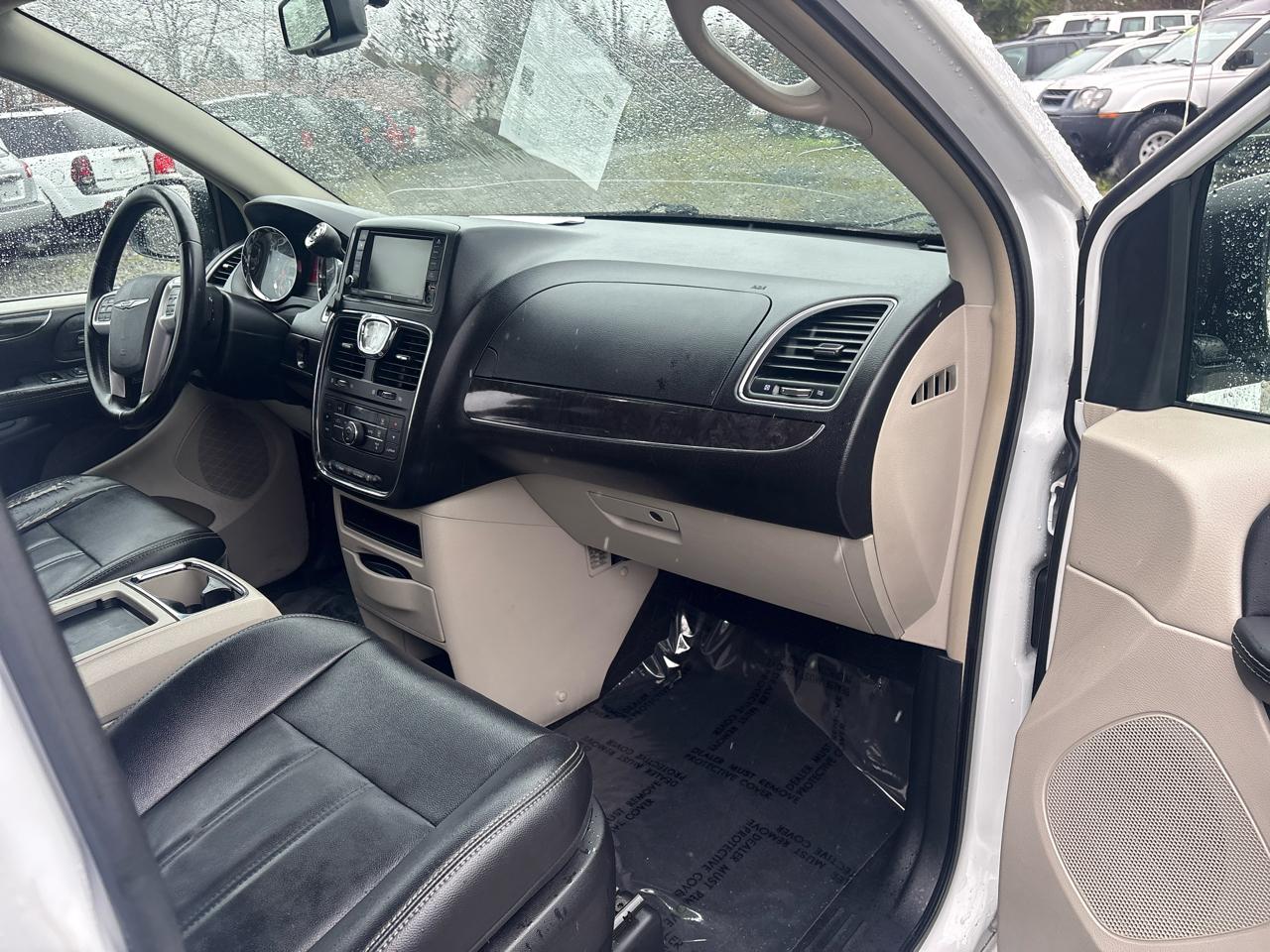 Chrysler Town & Country Touring 2014