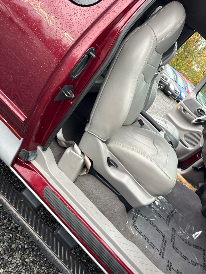 1999 Ford F-150 Lariat photo 2