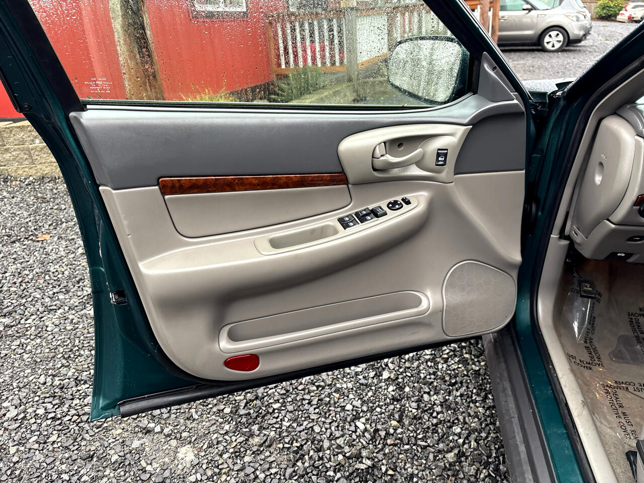 Chevrolet Impala Base 2000