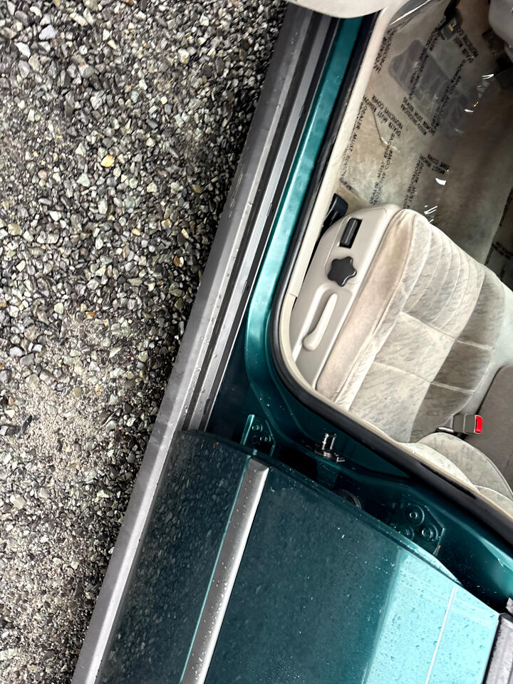 Chevrolet Impala Base 2000