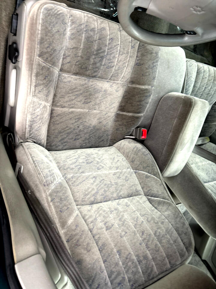 Chevrolet Impala Base 2000