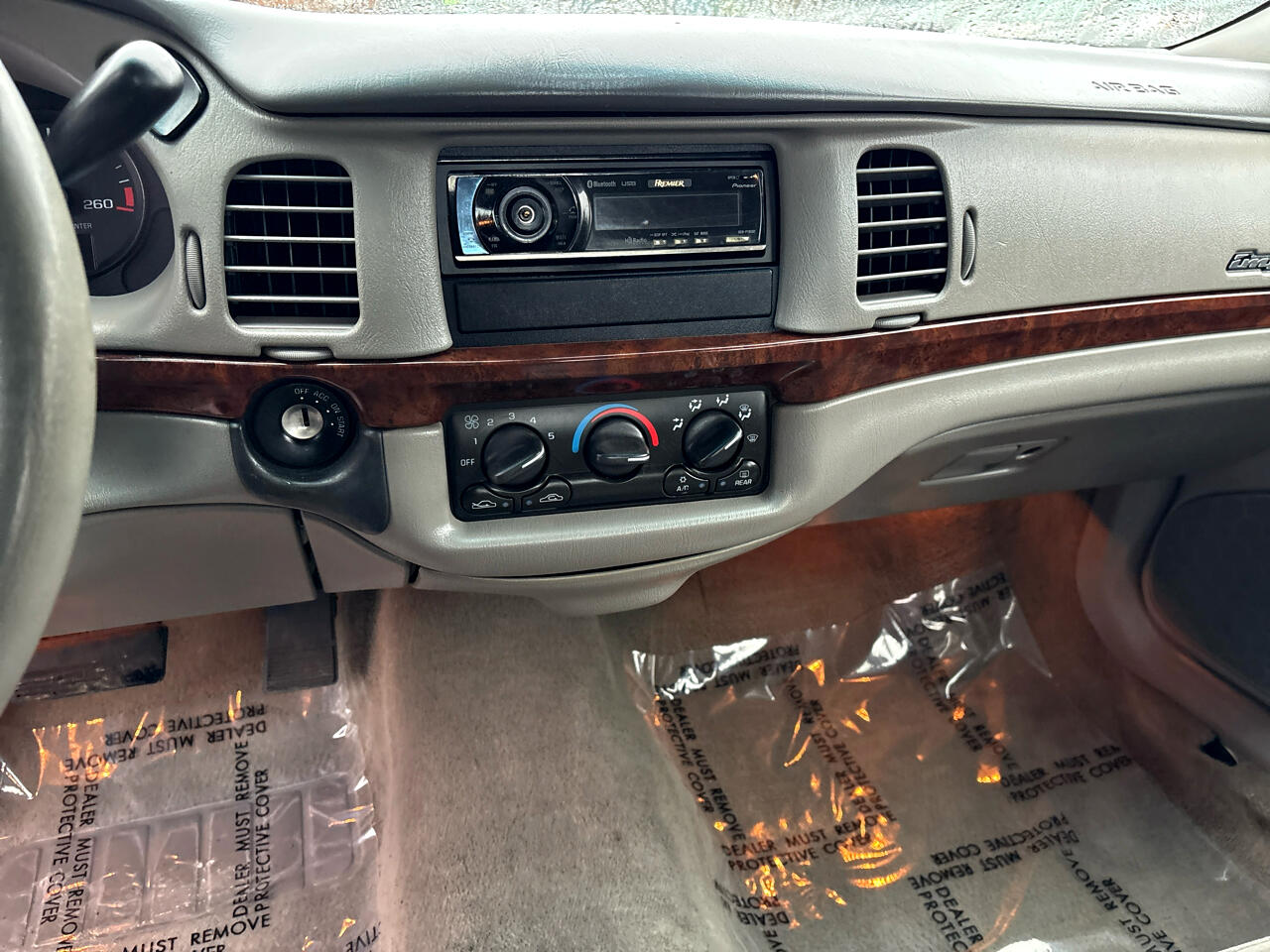 Chevrolet Impala Base 2000