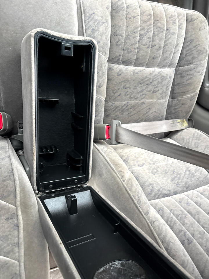 Chevrolet Impala Base 2000