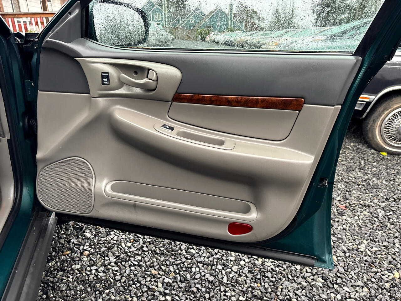 Chevrolet Impala Base 2000