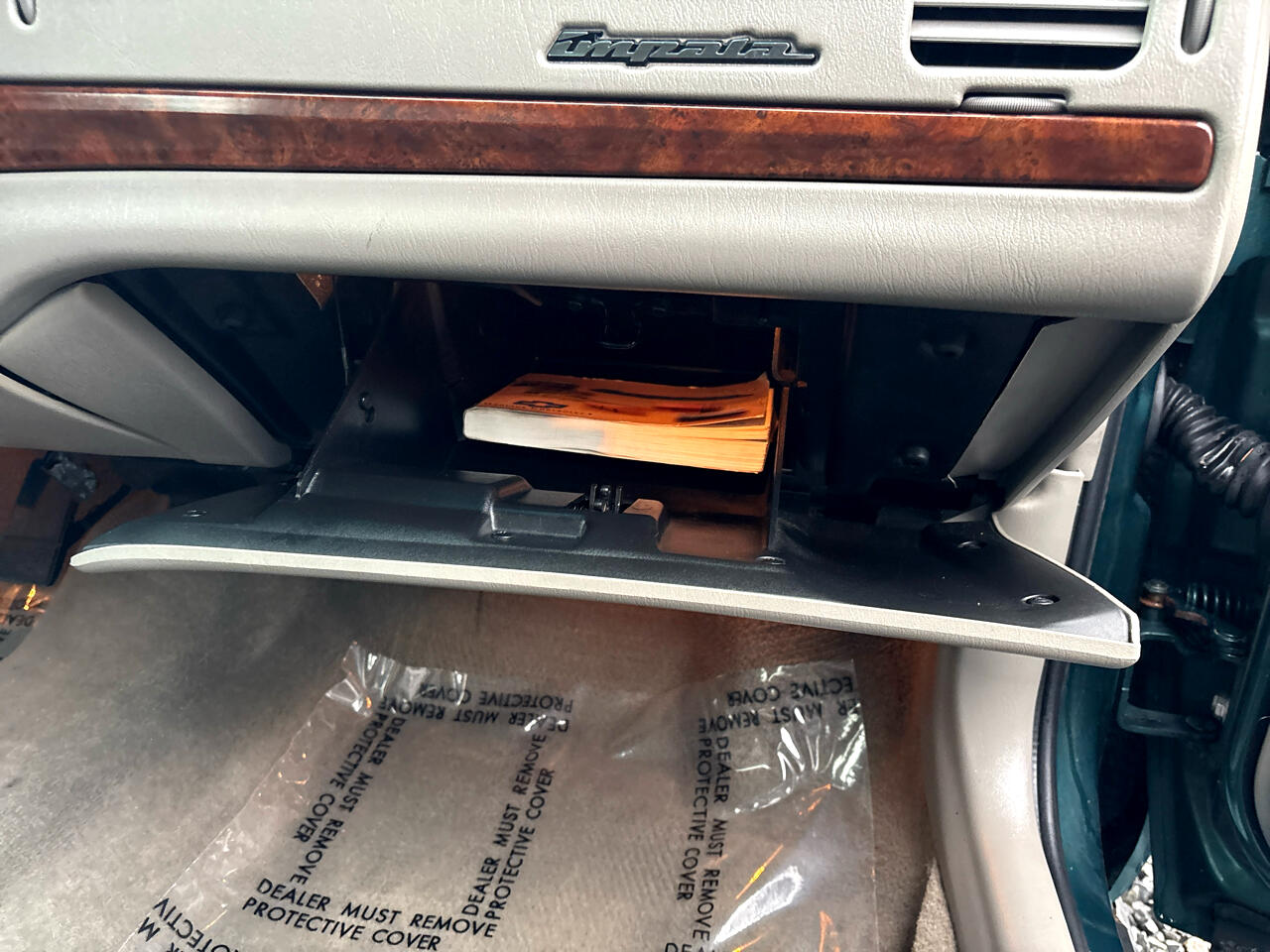 Chevrolet Impala Base 2000