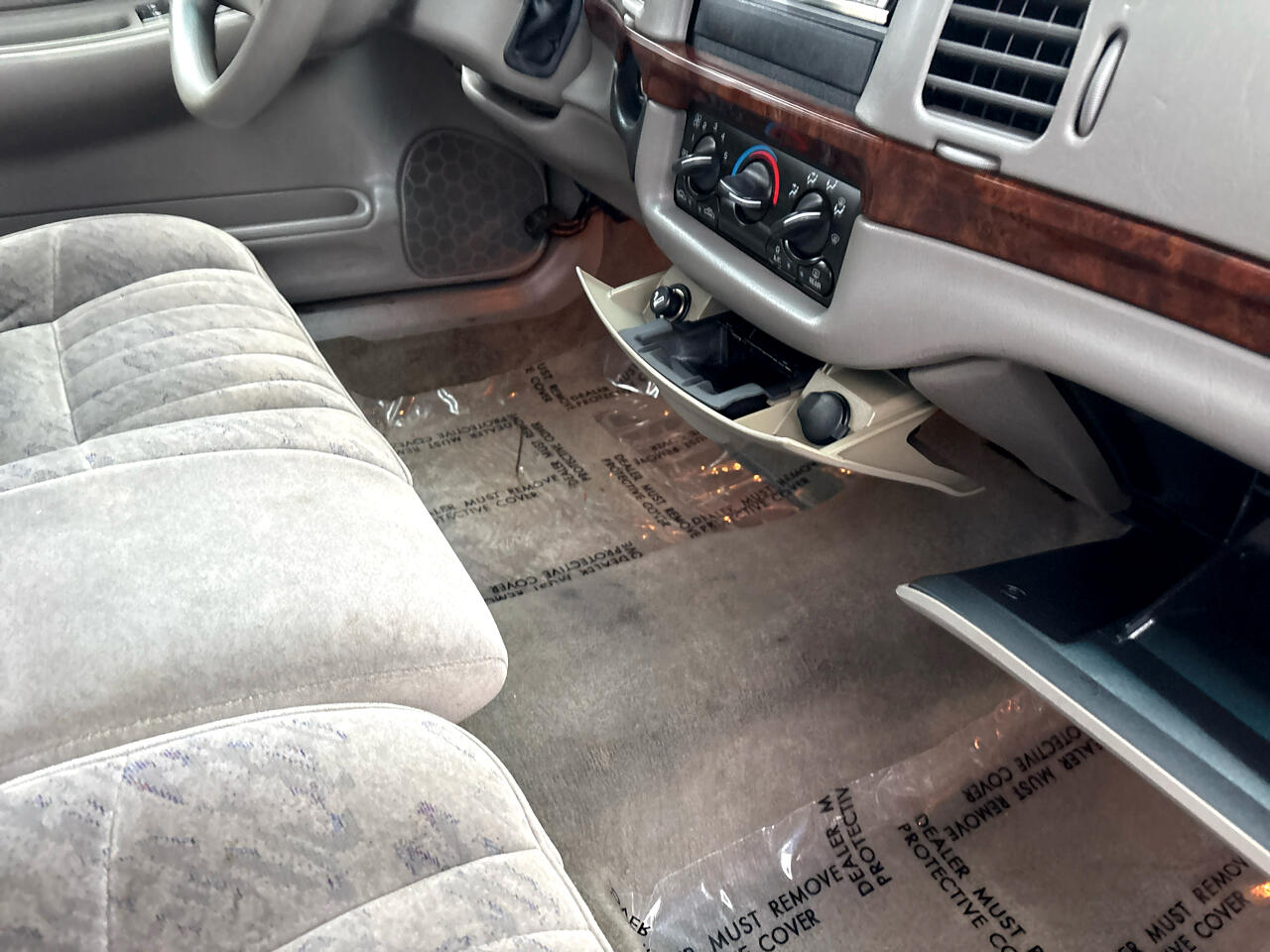 Chevrolet Impala Base 2000