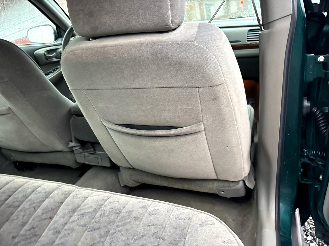 Chevrolet Impala Base 2000