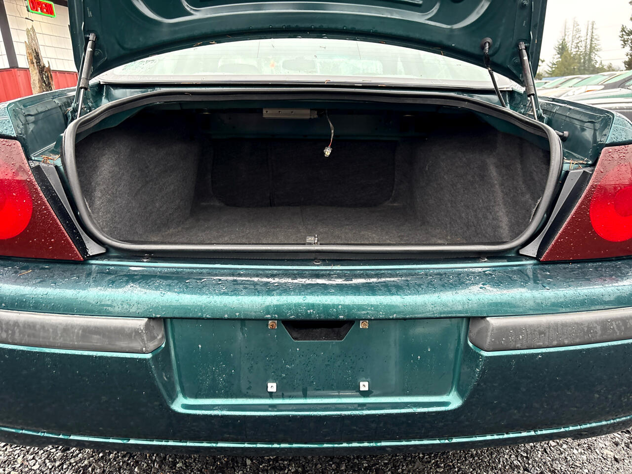 Chevrolet Impala Base 2000