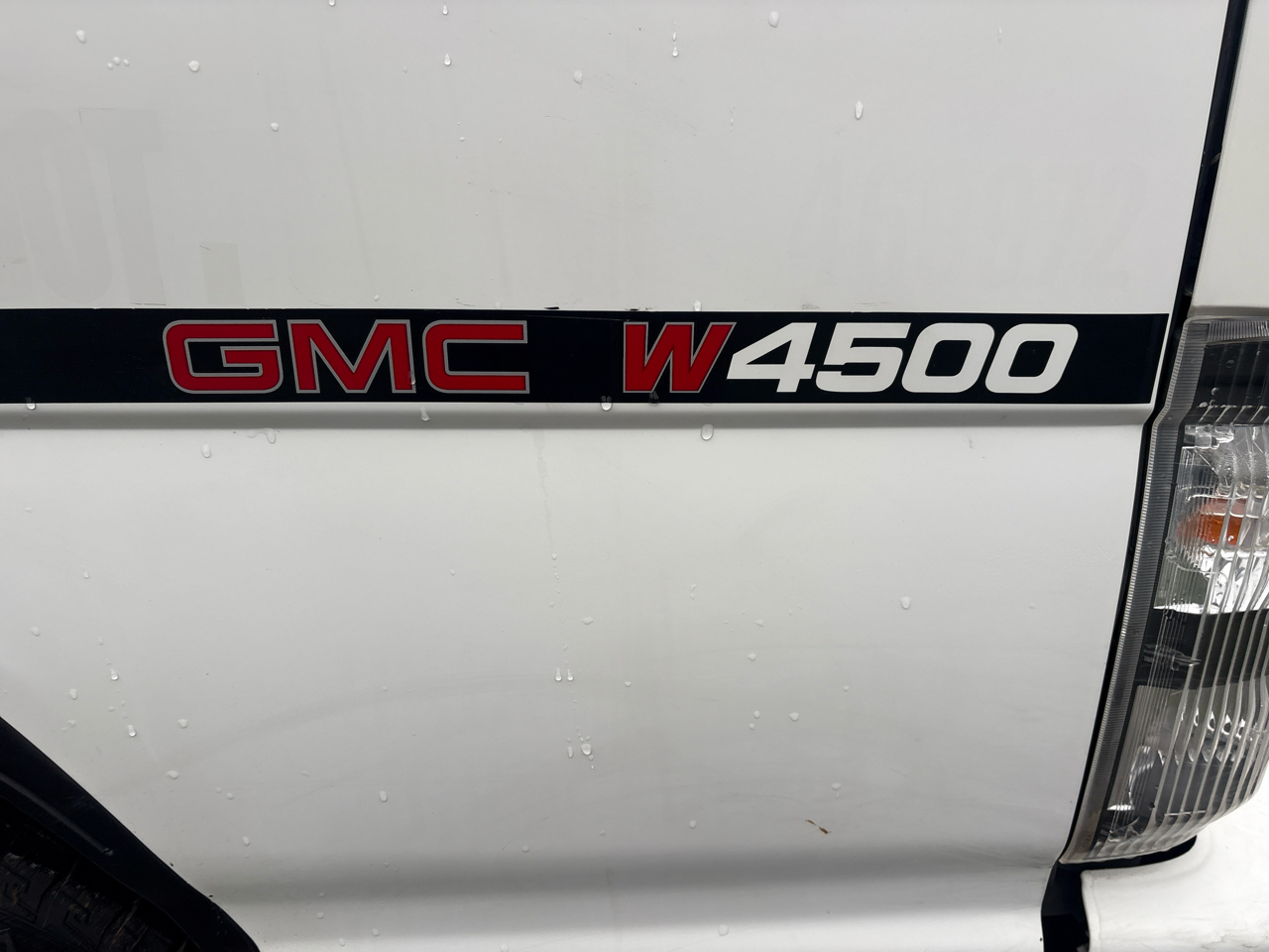 GMC W45042  2006