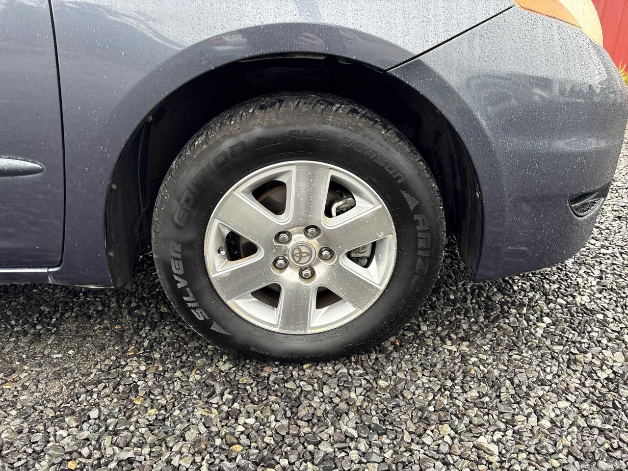 Toyota Sienna LE 7-Passenger 2006