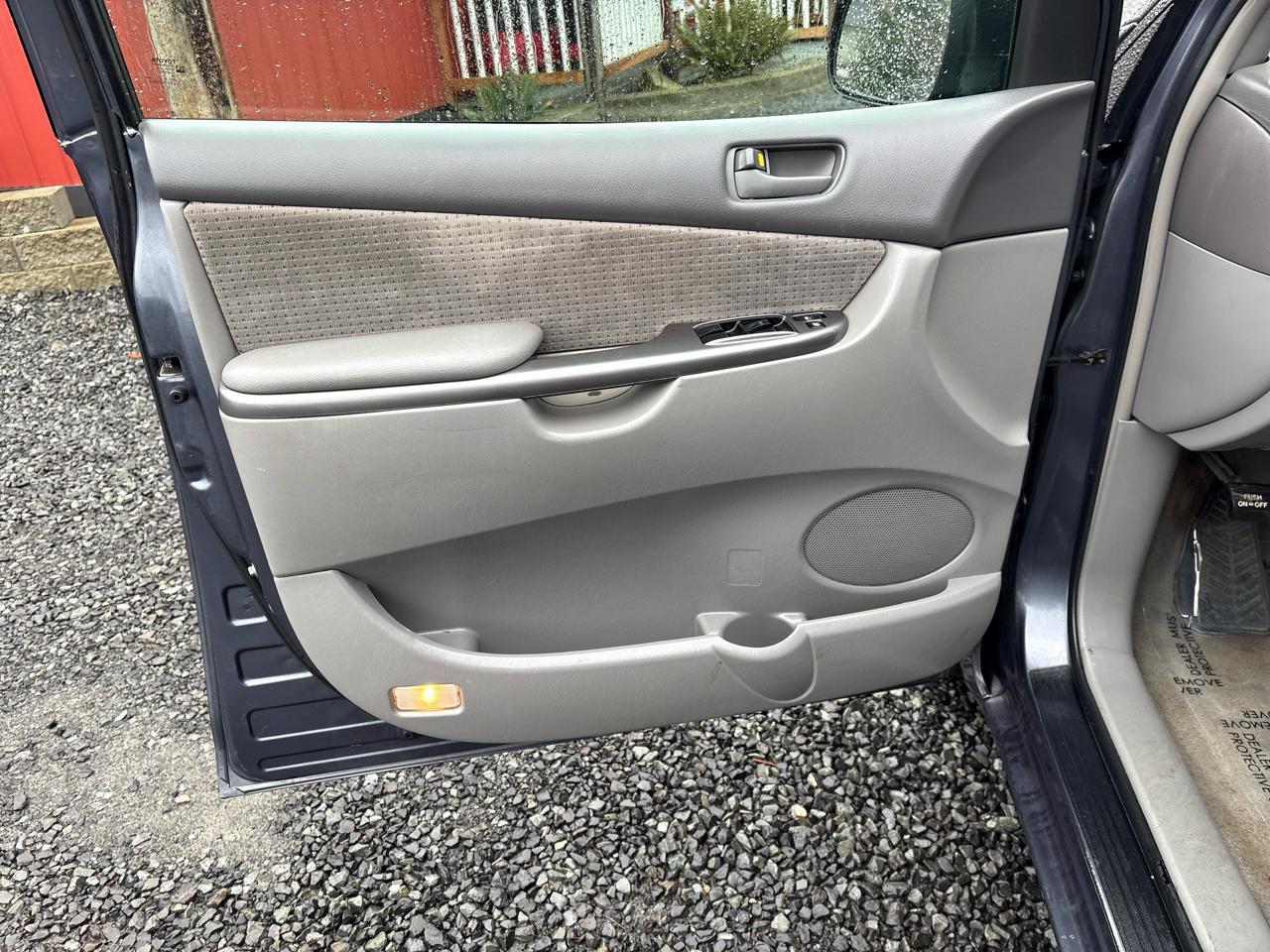 Toyota Sienna LE 7-Passenger 2006