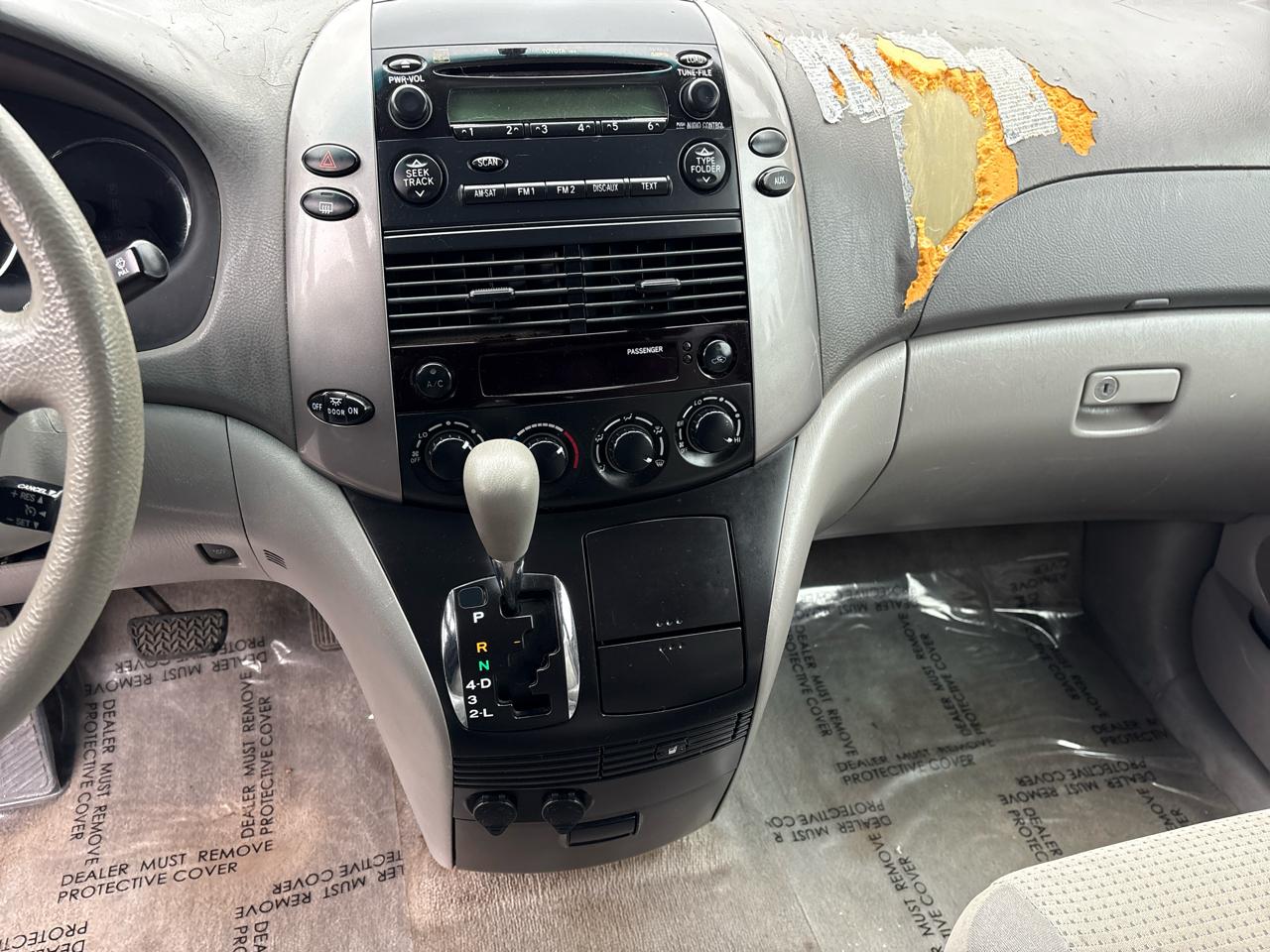 Toyota Sienna LE 7-Passenger 2006