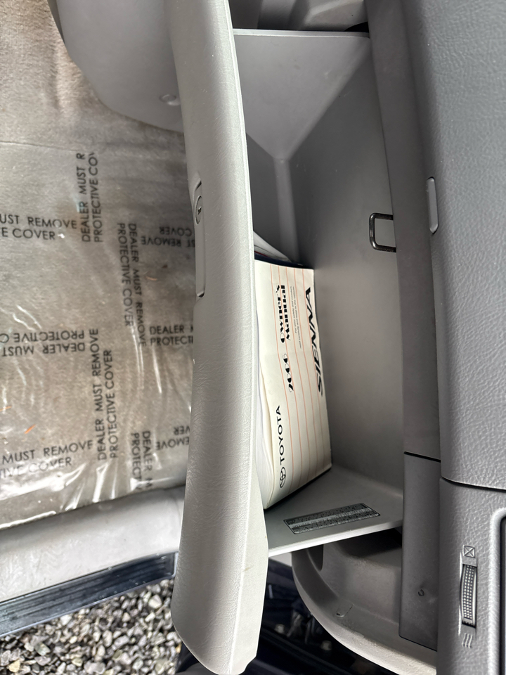 Toyota Sienna LE 7-Passenger 2006