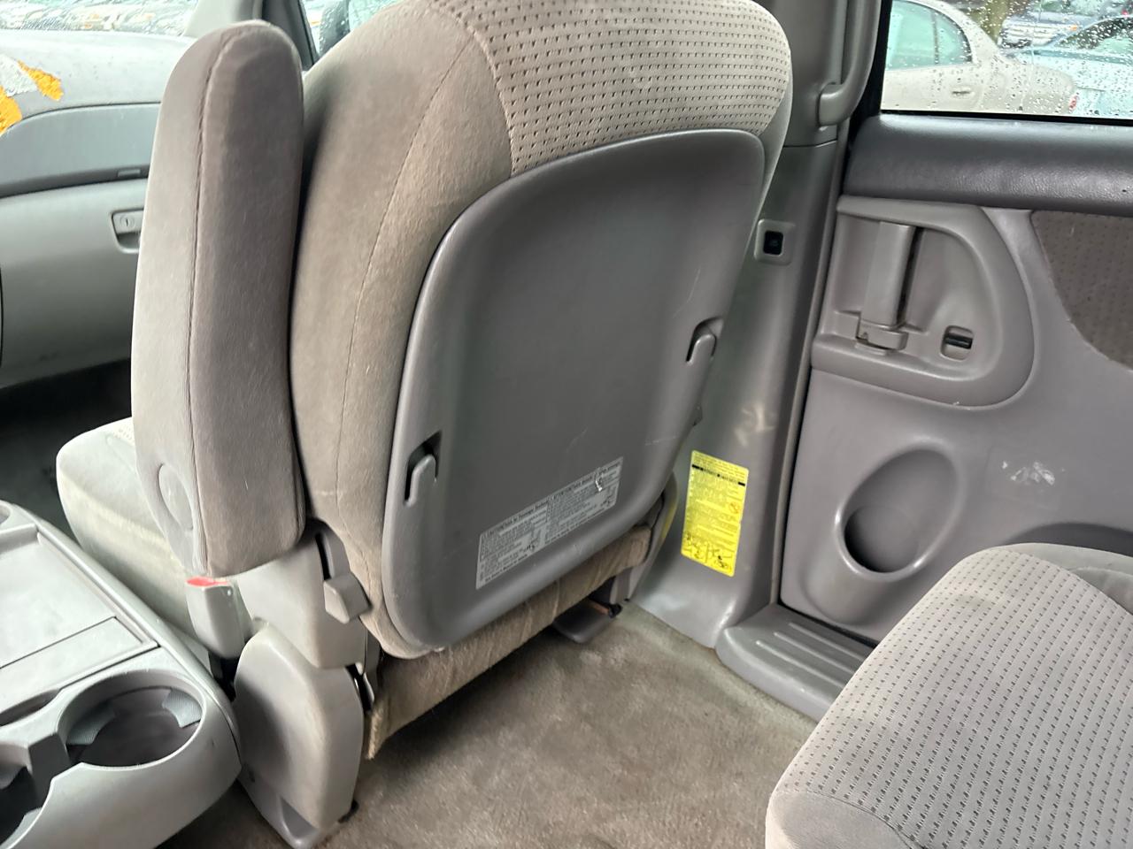 Toyota Sienna LE 7-Passenger 2006