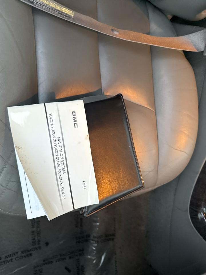 GMC Yukon Denali AWD 2006