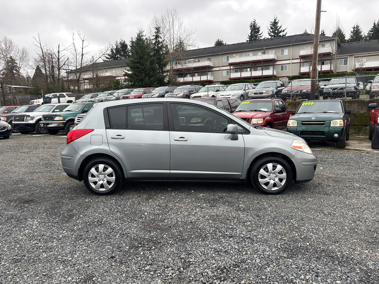 Nissan Versa 1.8 S Hatchback 2009