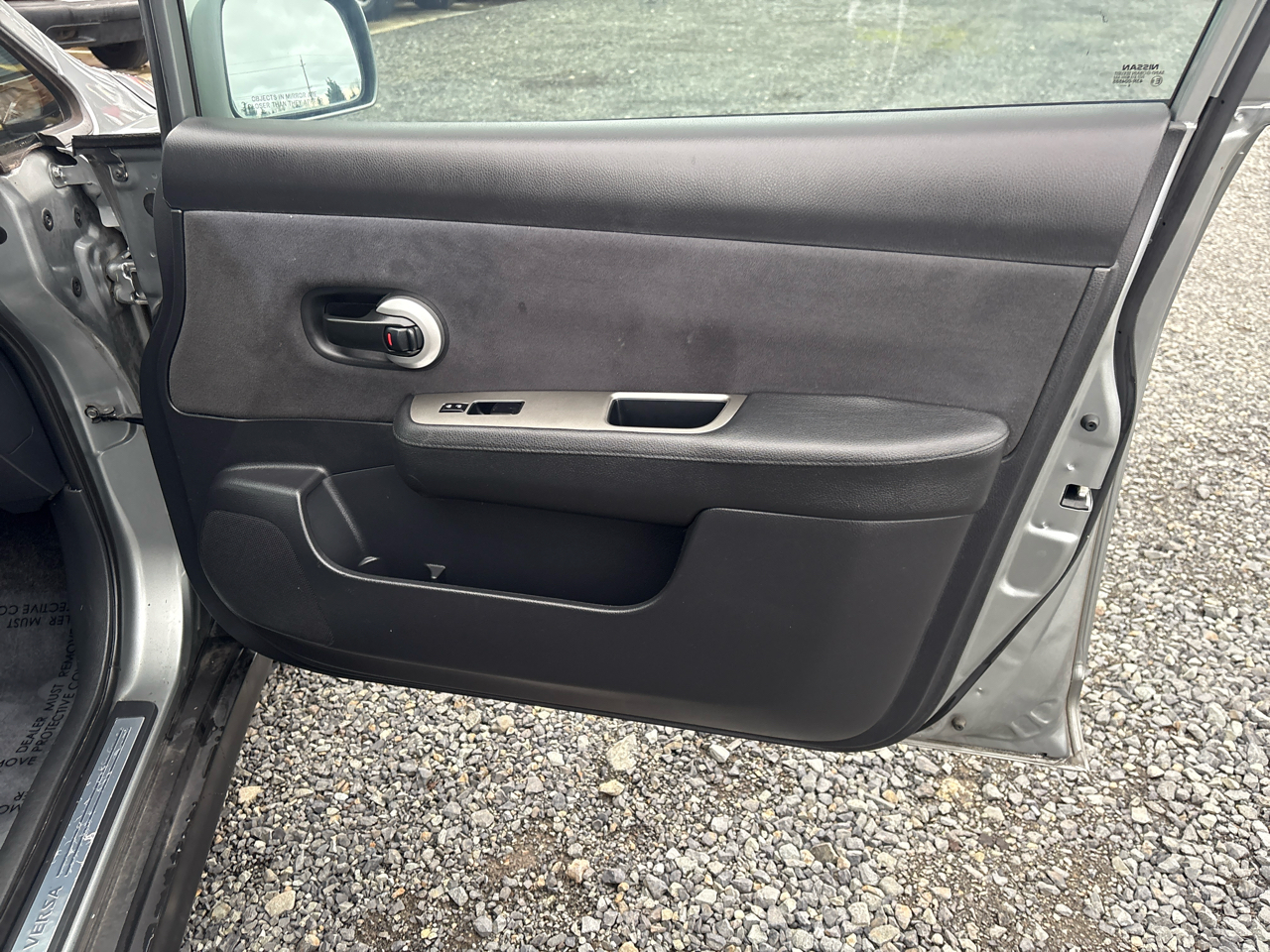 Nissan Versa 1.8 S Hatchback 2009